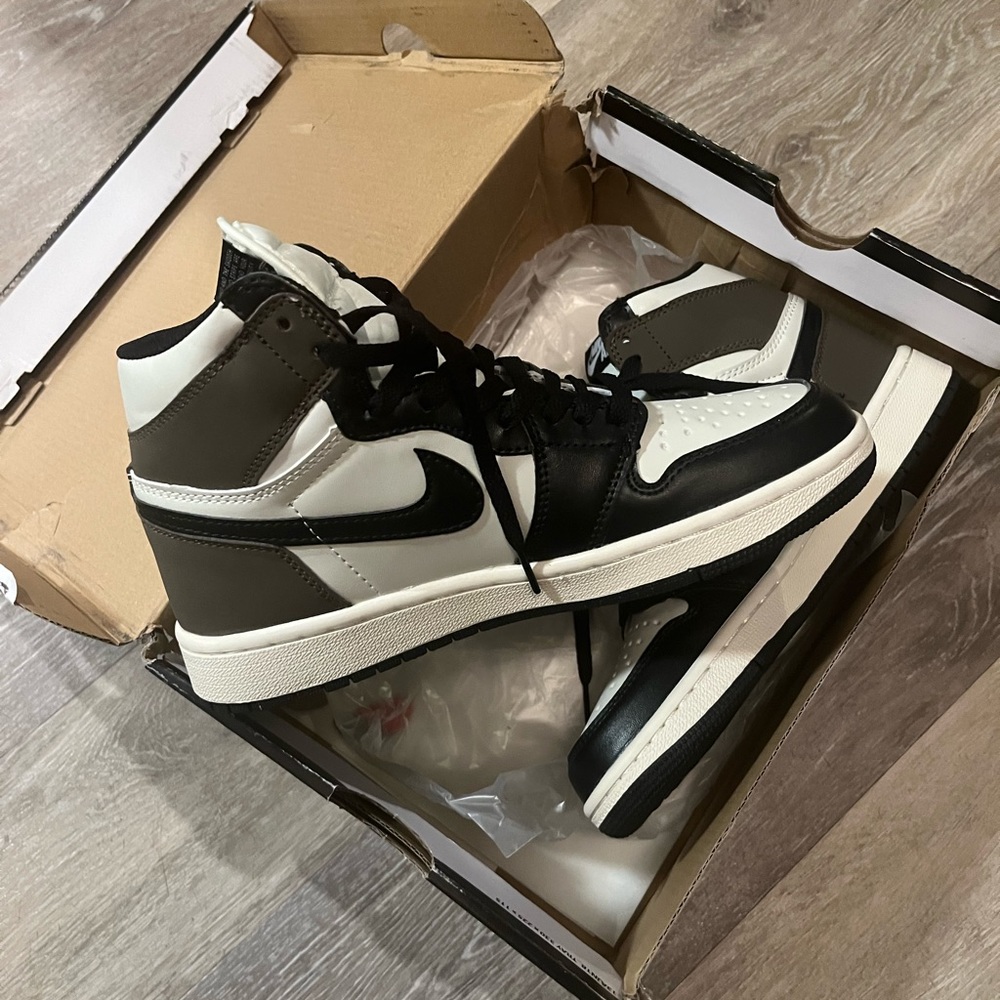 Jordan 1 Retro HighDark Mocha <<<DHGATE>>>